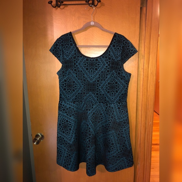 VELVET ! Dark teal dress w black velvet pattern - Picture 2 of 4